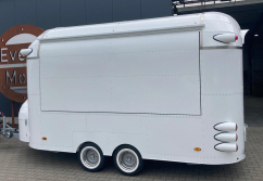 Evento-Mobil Retro-Liner: Dein Streetfood-Trailer in Wunschfarbe