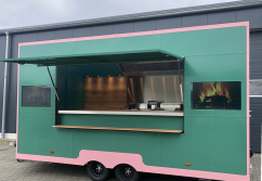 Step-Liner Verkaufsanhänger bunt