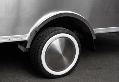 silver-buddy-amerikanischer-verkafsanhaenger-radkappe