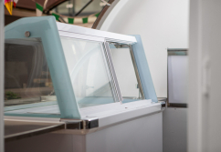 buddystar-retro-verkaufsanhaenger-mobile-eisdiele-eisvitrine