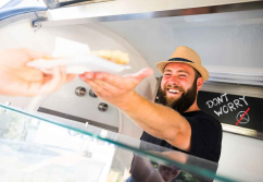 buddystar-verkaufsanhaenger-mobiler-crepeswagen-kunde