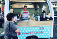 buddystar-retro-verkaufsanhaenger-waffelwagen