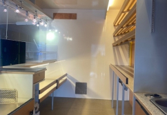 Backwaren Verkaufsanhänger, absenkbar (inkl. Inventar)