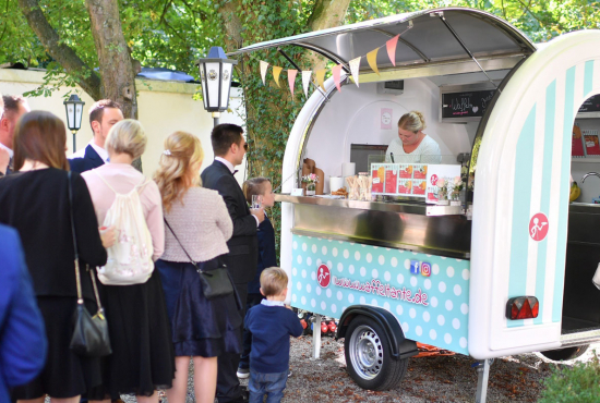 buddystar-retro-verkaufsanhaenger-waffelwagen